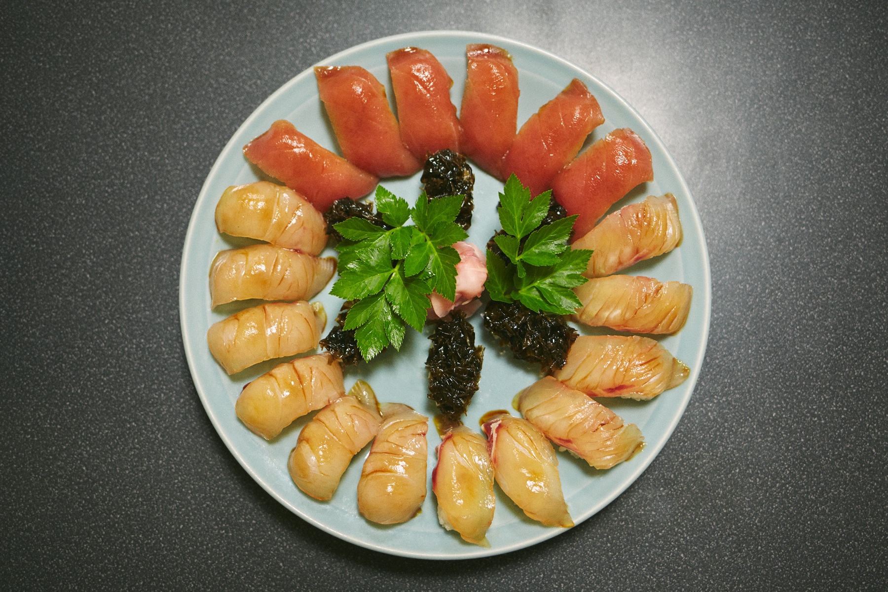 “梁山泊”餐厅的岛屿寿司
