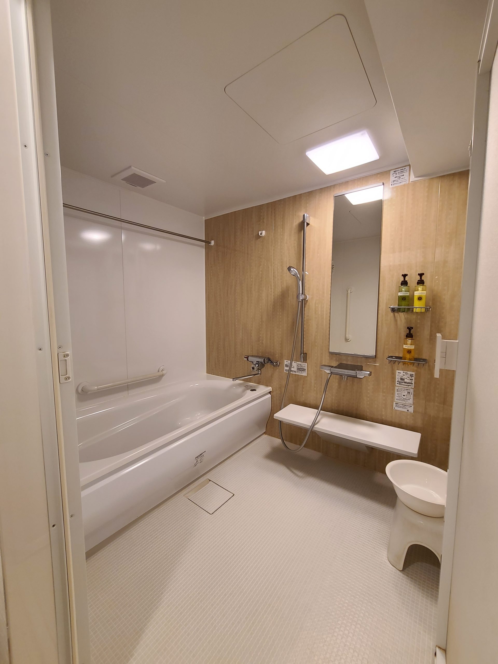 And the bath is quite spacious too!