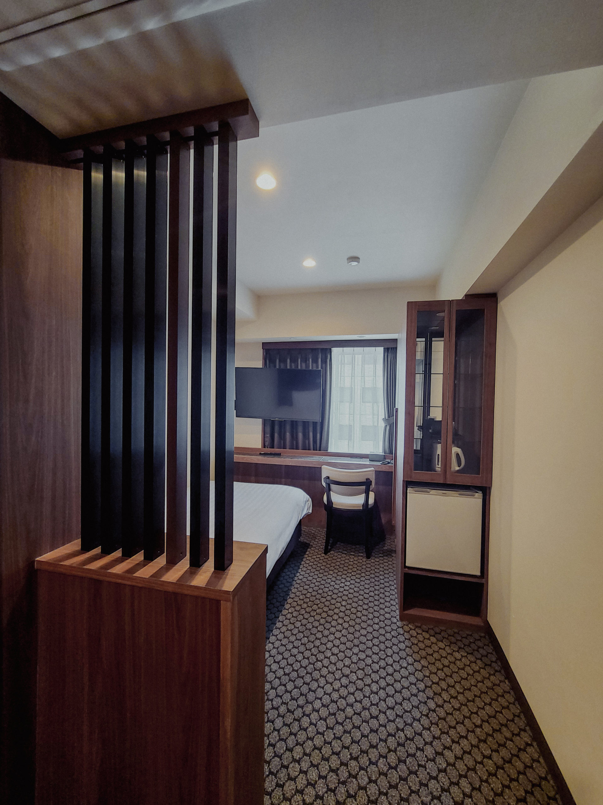 Simple design with a soothing brown color palette