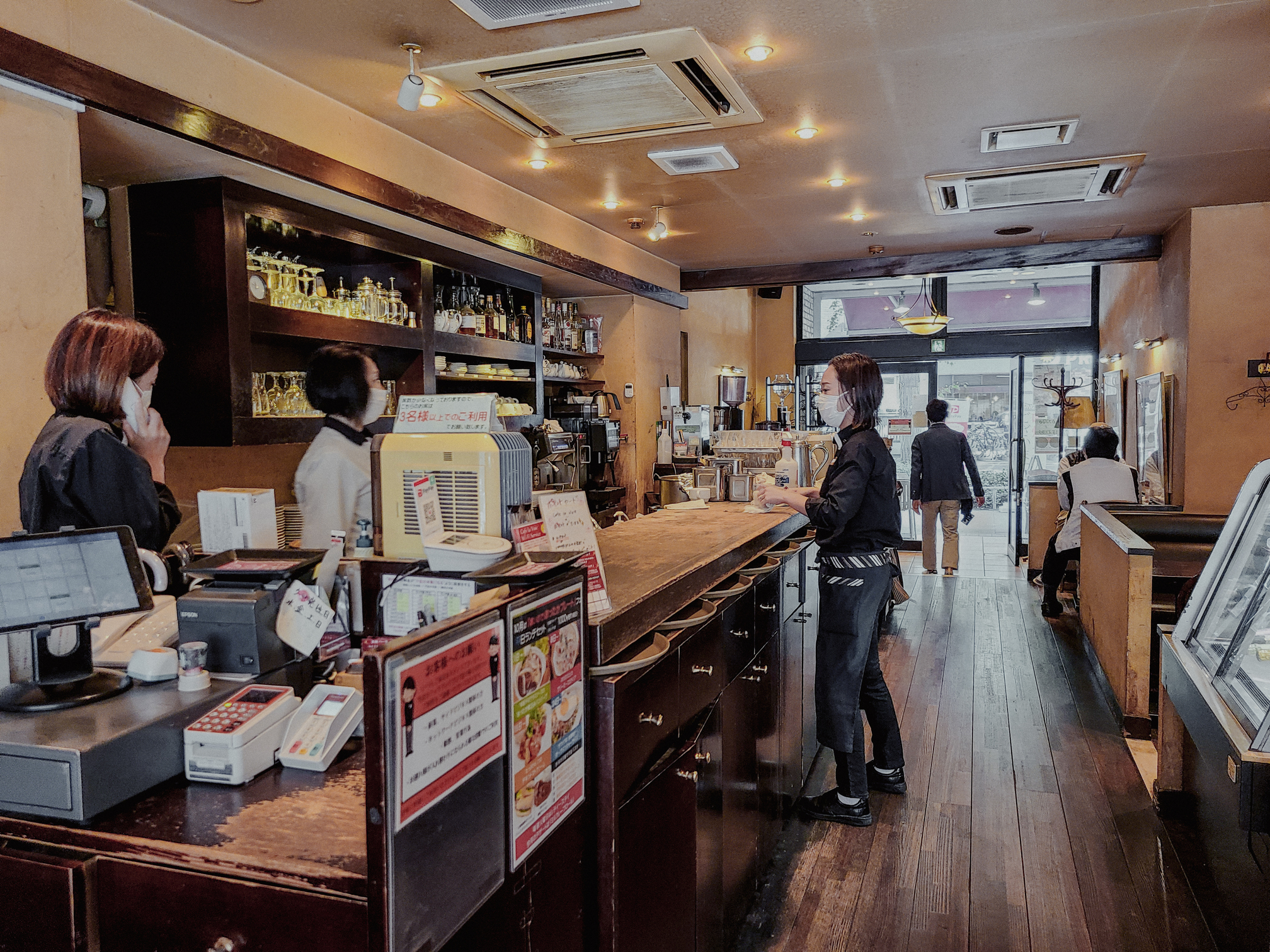 Roads on both sides of the café