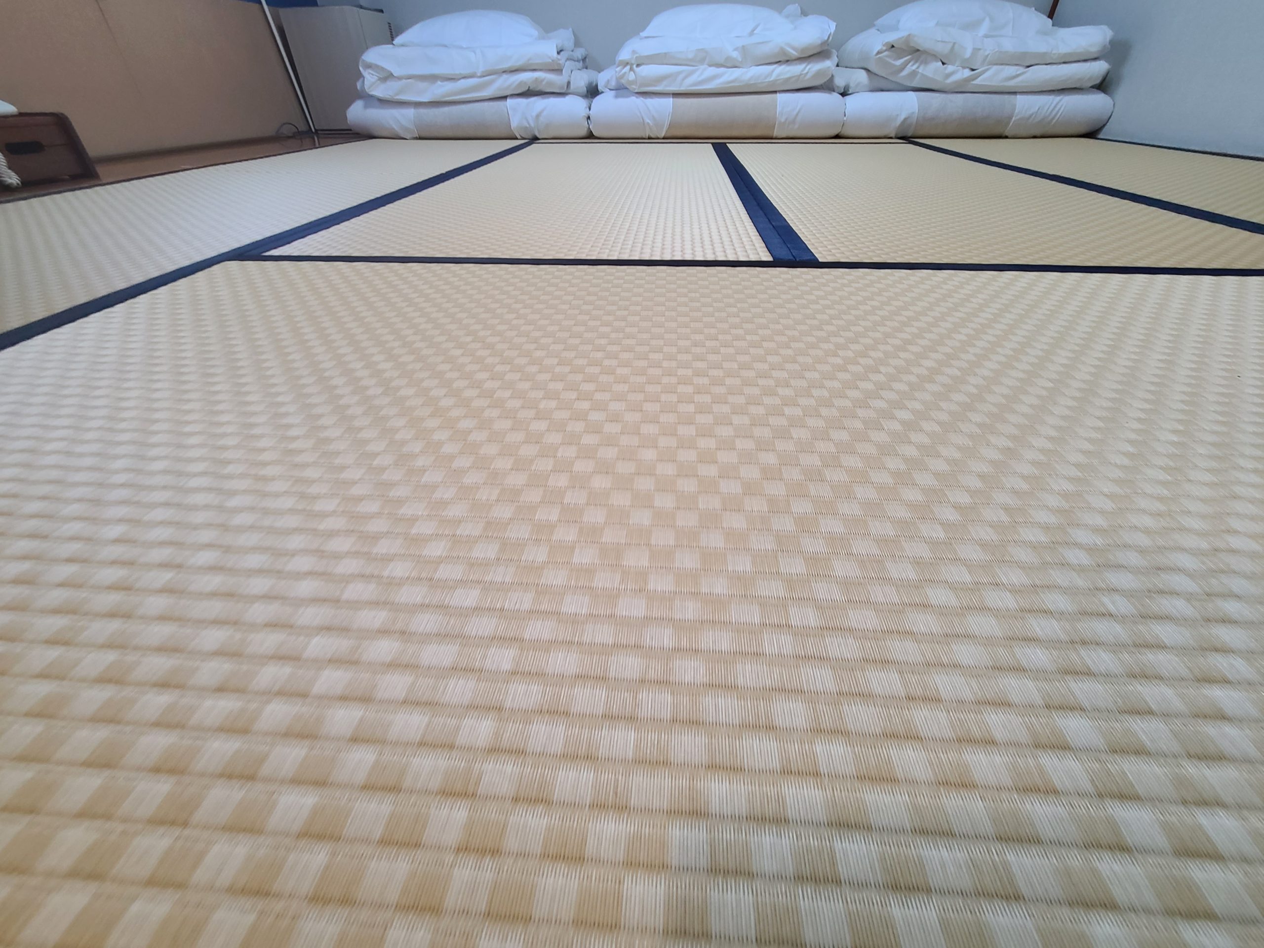 While usually tatami come woven in rows, the tatami here are consistent with the theme in the western-style rooms, woven in a checkered pattern. Somehow this tiny detail is an absolute delight to my senses.