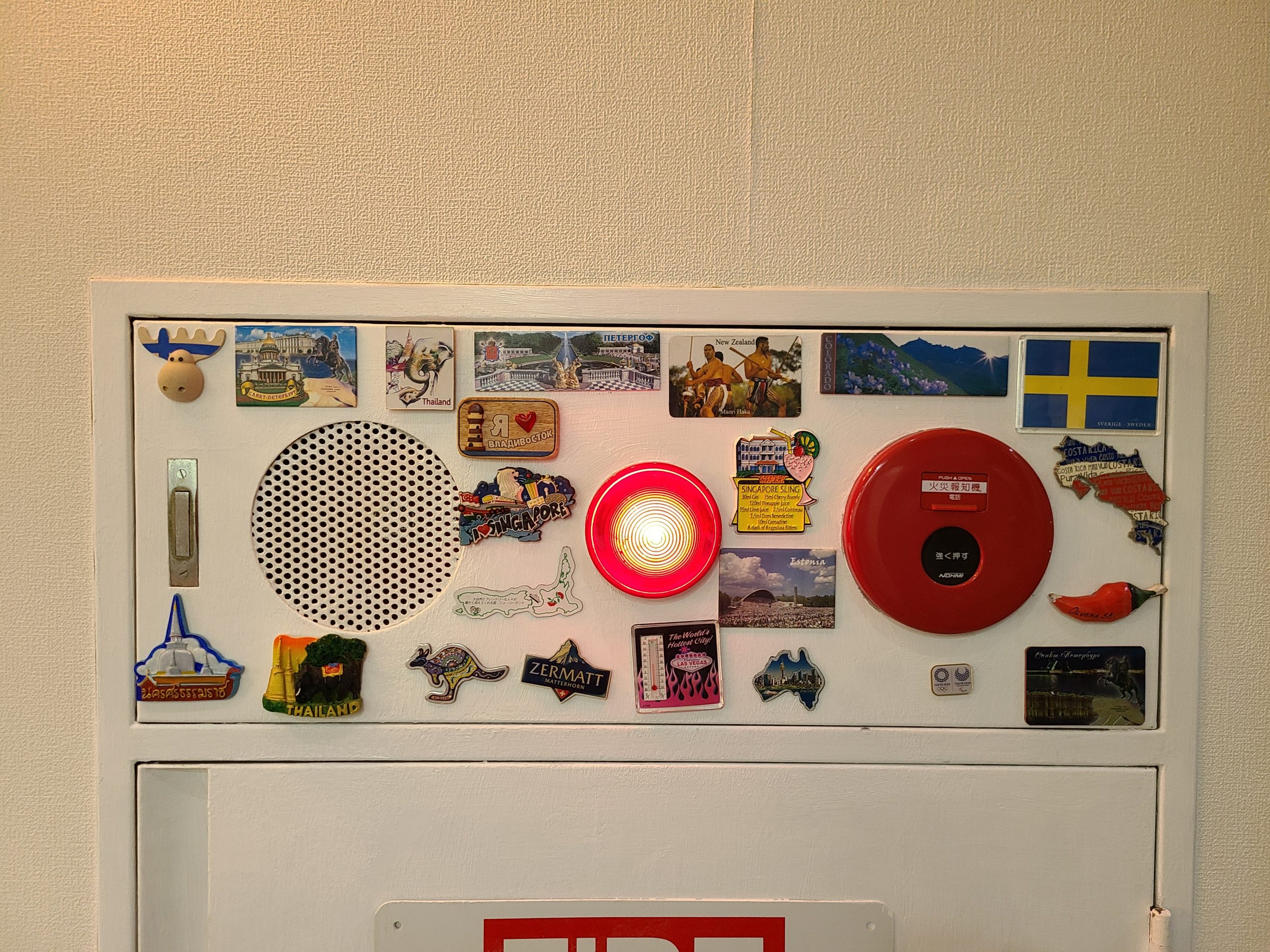 Various magnets that Kawano-san has received from guests over the years