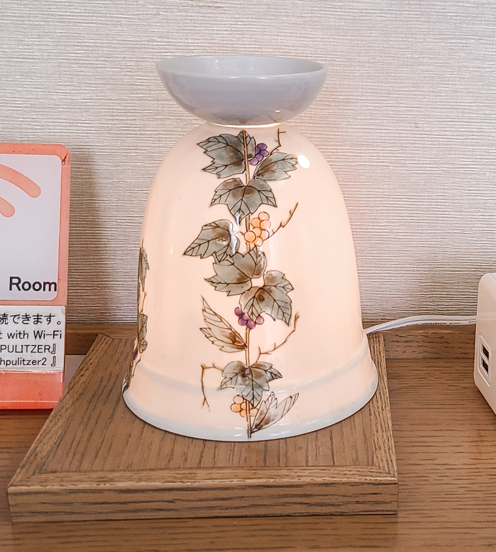 A cup (left) and aroma pot (right) made from Kutani ware