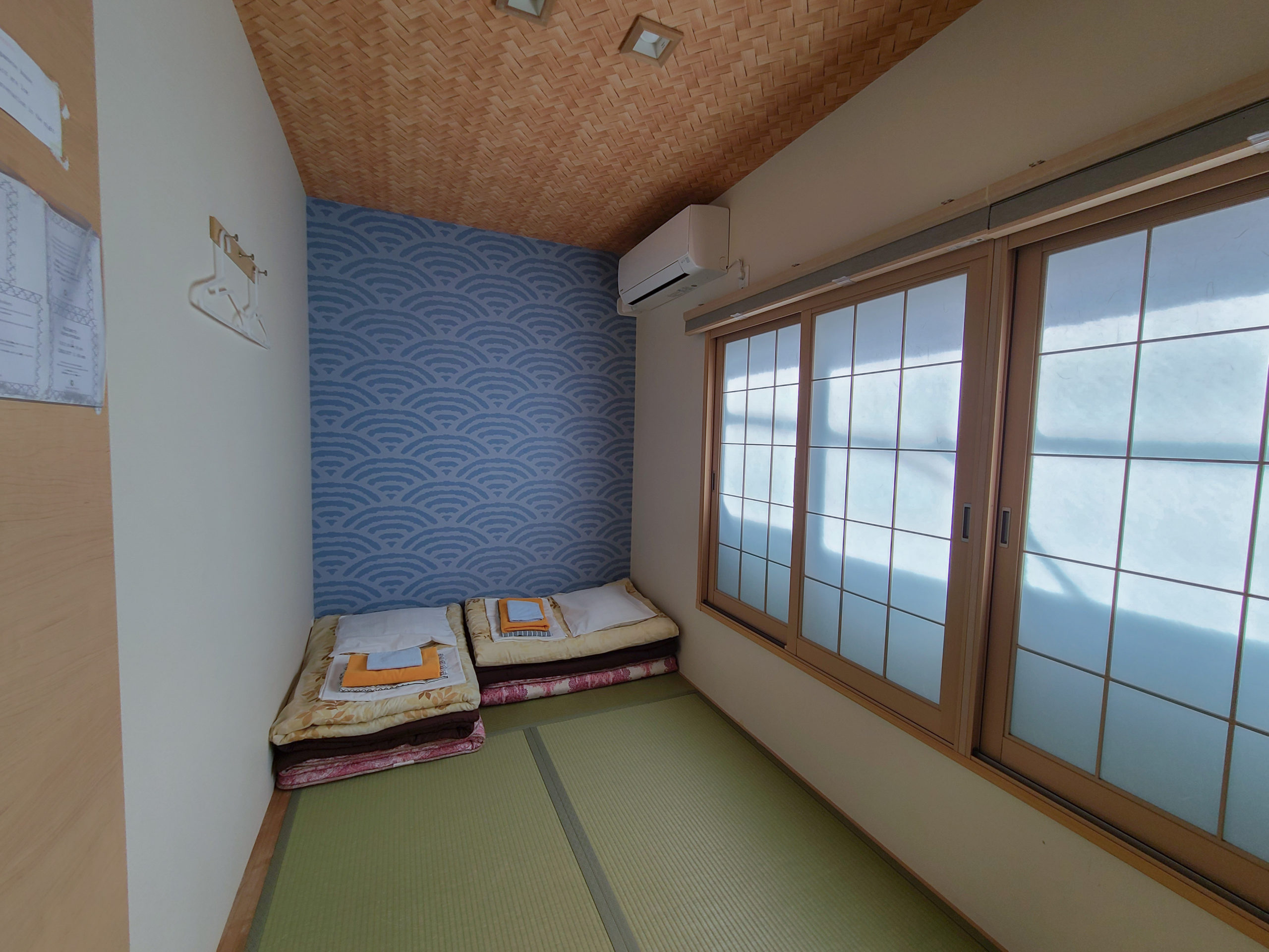 Seigaiha (wave pattern) wallpaper