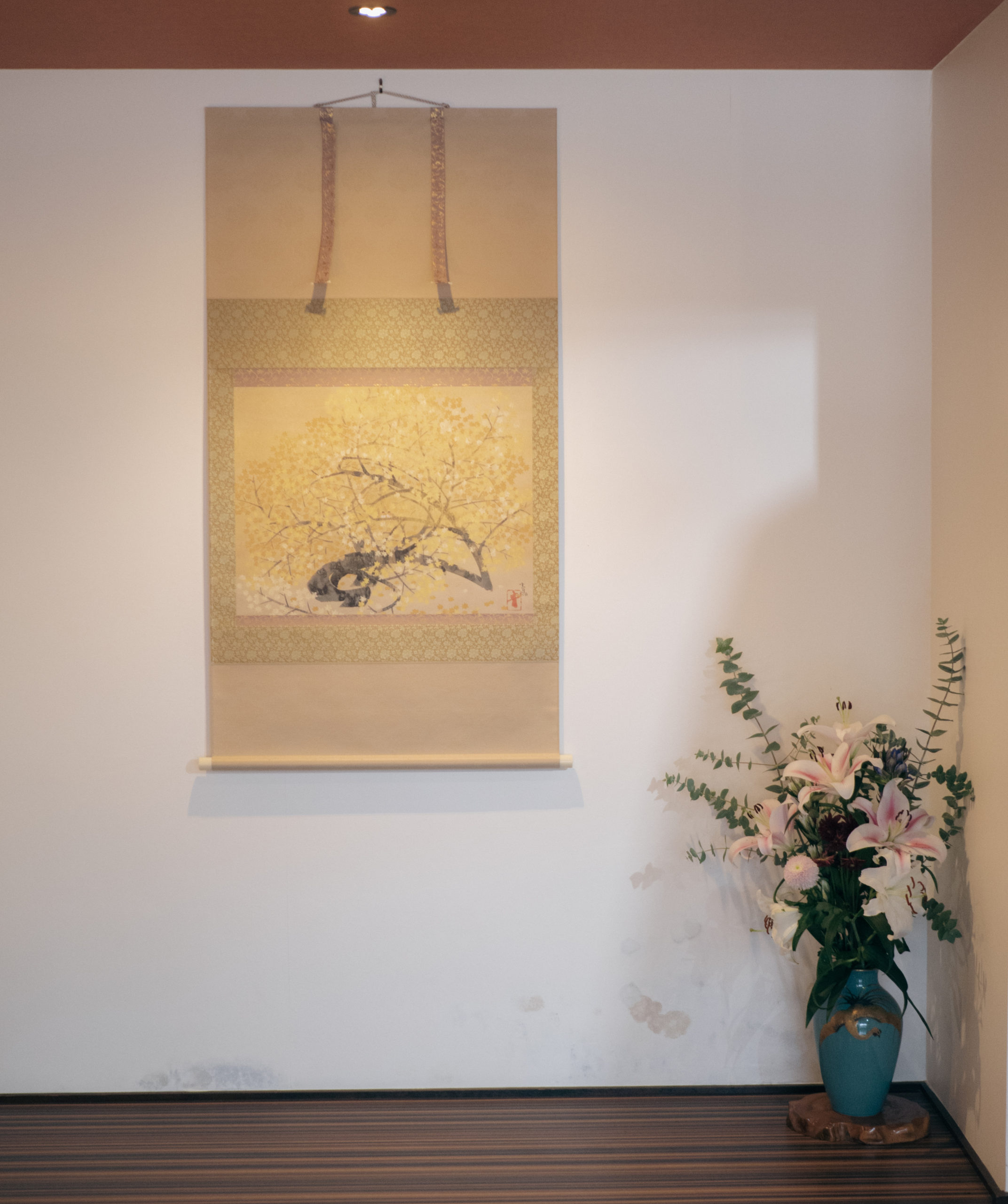 The tokonoma in the lobby