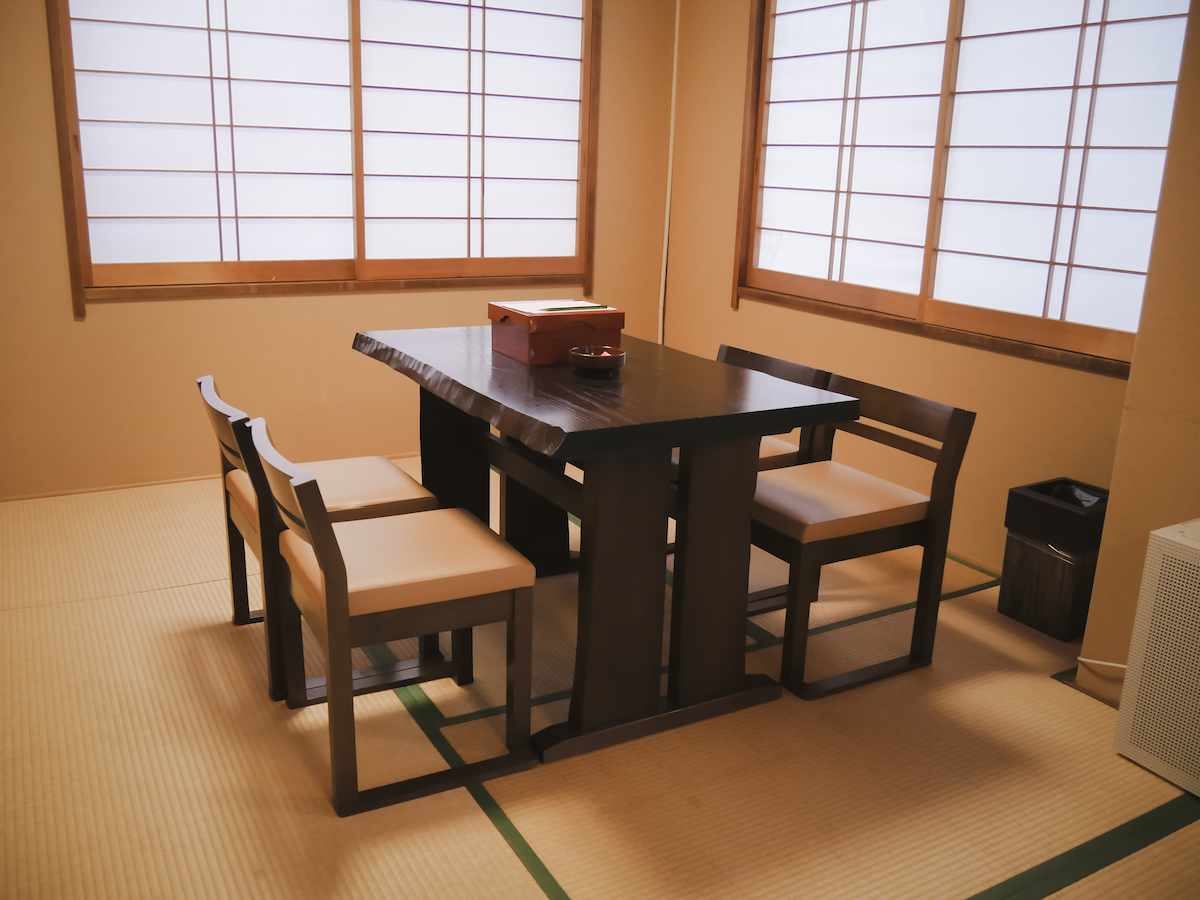 Although tatami rooms usually have tables that require you to sit on the floor, these rooms have tables and chairs for sitting
