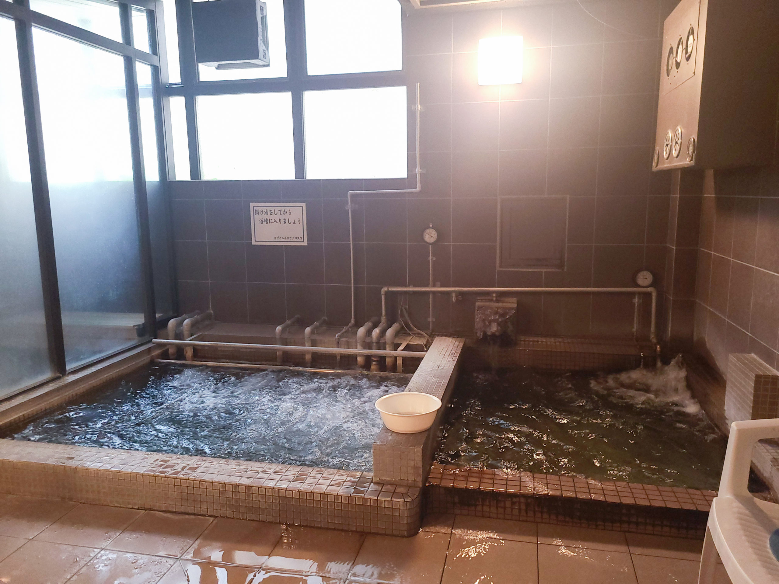 The mizuburo cold-water bath that uses natural spring water is this hotel’s unique feature 